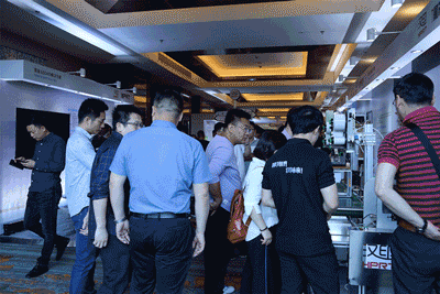 科技满分化锁2019腾博会官网科技大会_9.gif 科技满分化锁2019腾博会官网科技大会_9.gif